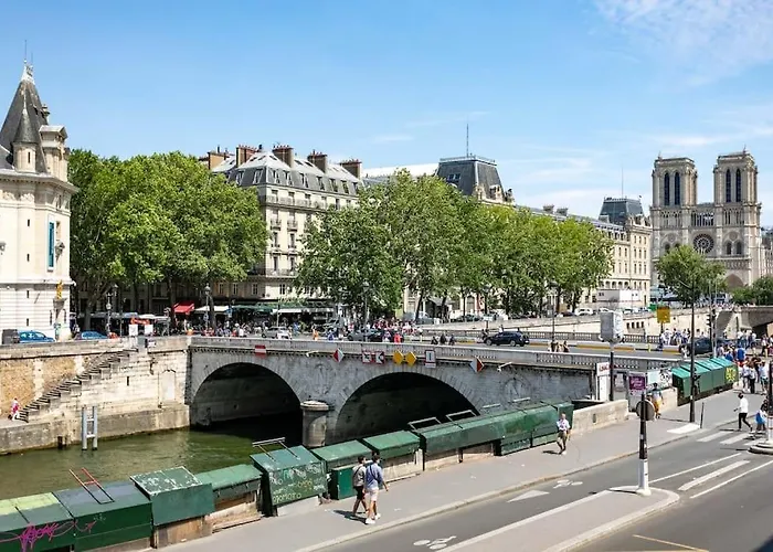 Amazing Flat Views Seine River